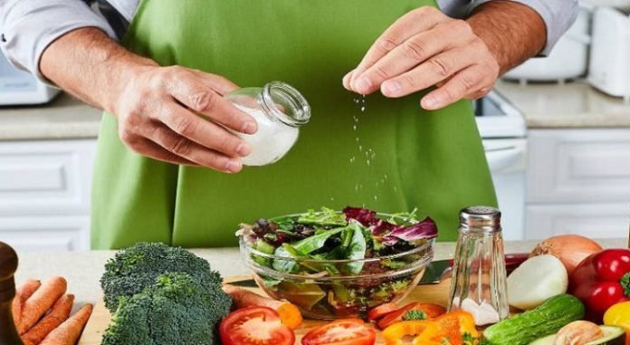 বেশি লবণ খেলে কী হয়