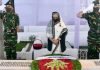 বনানীতে স্বজনদের কবরে প্রধানমন্ত্রীর শ্রদ্ধা